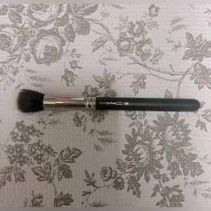 MAC Small Duo Fibre Brush 188 Synthetic Vegan Makeup Tool
